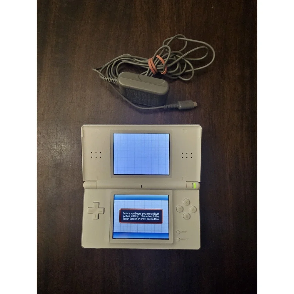 Nintendo DS Lite USG-001 White System with Charger and 5 Games